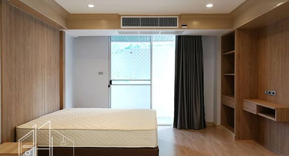 For rent 4 bedrooms apartment in Khlong Toei, Bangkok