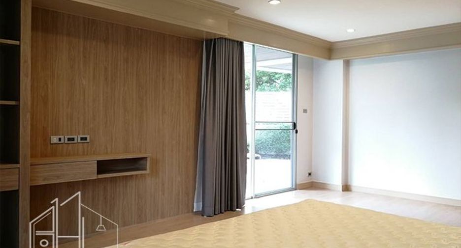 For rent 4 bedrooms apartment in Khlong Toei, Bangkok