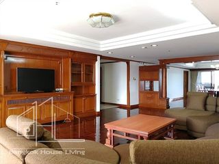 For rent 3 bedrooms apartment in Watthana, Bangkok