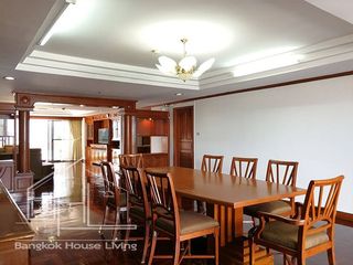 For rent 3 bedrooms apartment in Watthana, Bangkok