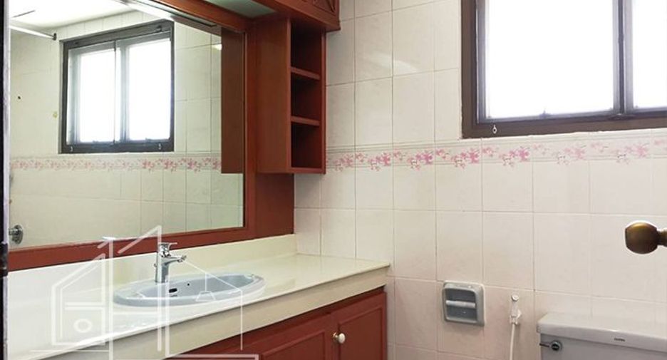 Apartment zur Miete mit 3 Zimmer in Watthana, Bangkok