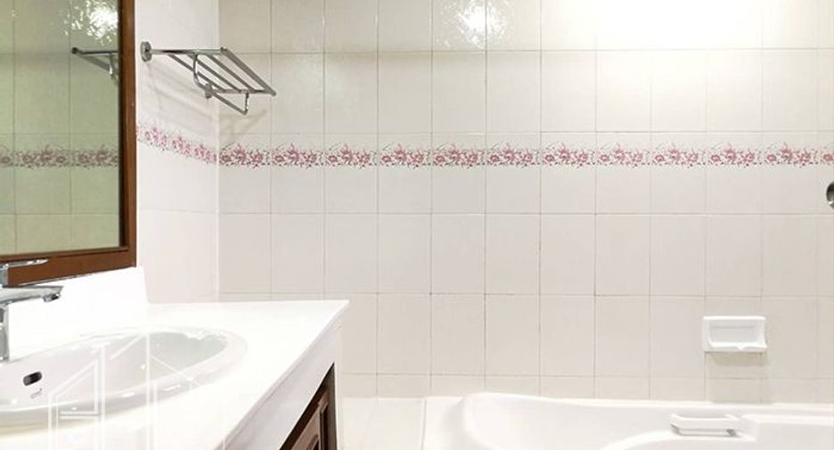 For rent 3 ベッドルーム condo in Watthana, Bangkok