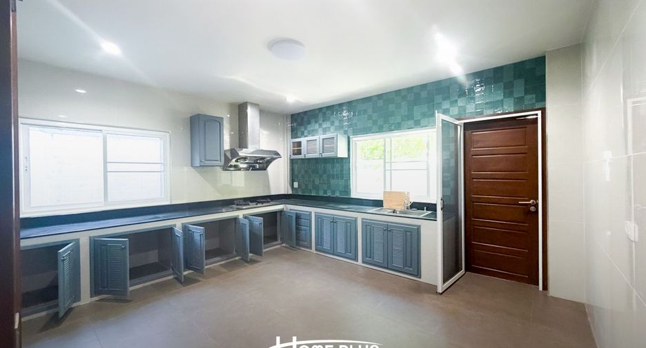 For sale 4 bedrooms house in Saphan Sung, Bangkok