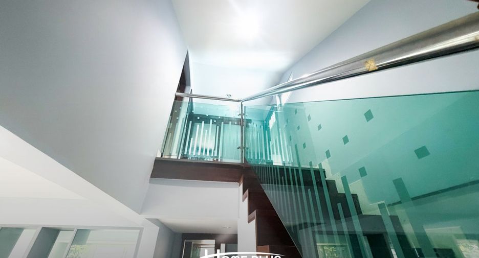 For sale 4 bedrooms house in Saphan Sung, Bangkok