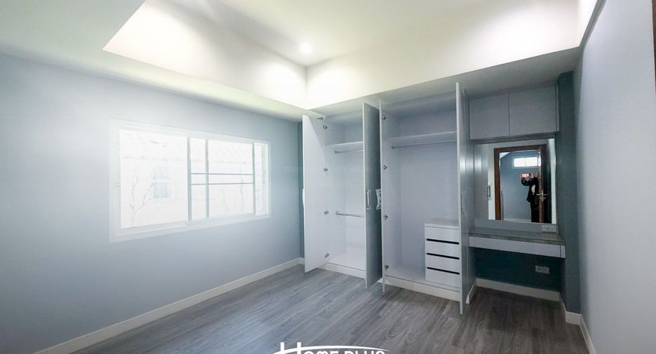 For sale 4 bedrooms house in Saphan Sung, Bangkok