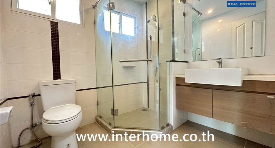 À vendre 3 chambres maison à Krathum Baen, Samut Sakhon