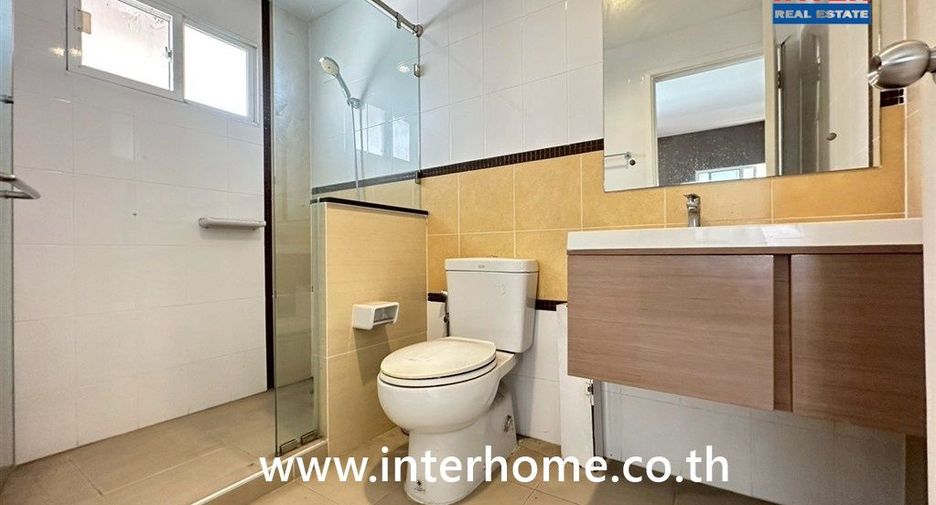 À vendre 3 chambres maison à Krathum Baen, Samut Sakhon