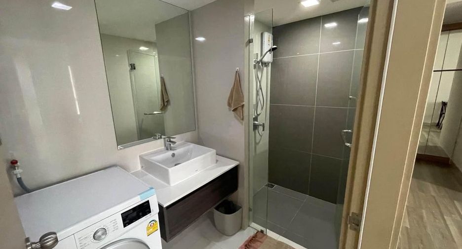 For rent 2 bedrooms condo in Phra Khanong, Bangkok