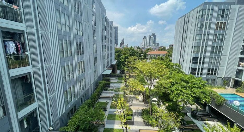 For rent 2 bedrooms condo in Phra Khanong, Bangkok