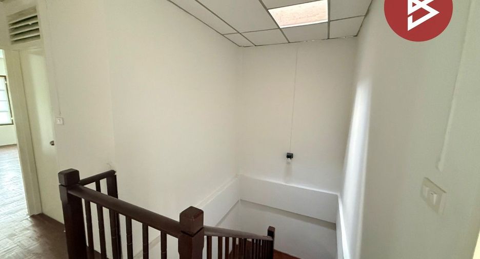 À vendre 4 chambres maison de ville à Bang Bua Thong, Nonthaburi
