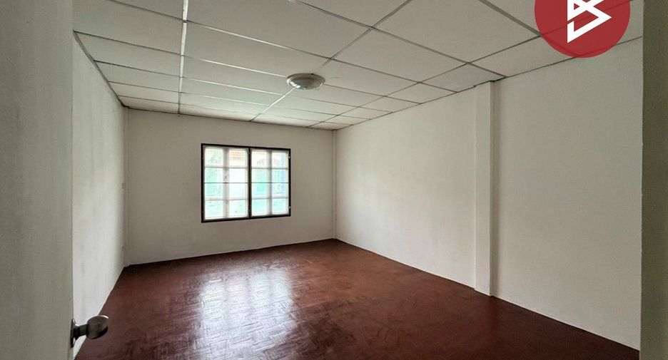 À vendre 4 chambres maison de ville à Bang Bua Thong, Nonthaburi