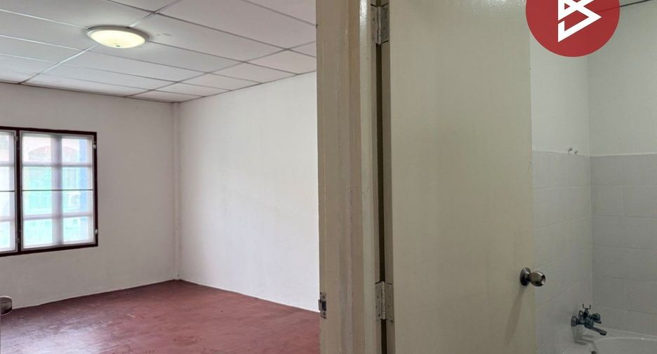 À vendre 4 chambres maison de ville à Bang Bua Thong, Nonthaburi