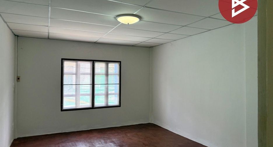 À vendre 4 chambres maison de ville à Bang Bua Thong, Nonthaburi