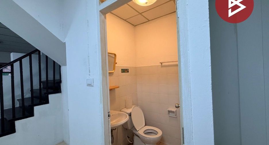 À vendre 4 chambres maison de ville à Bang Bua Thong, Nonthaburi
