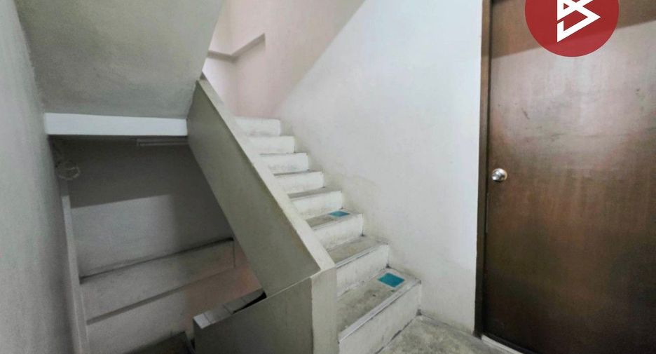 For sale 7 bedrooms retail Space in Huai Khwang, Bangkok