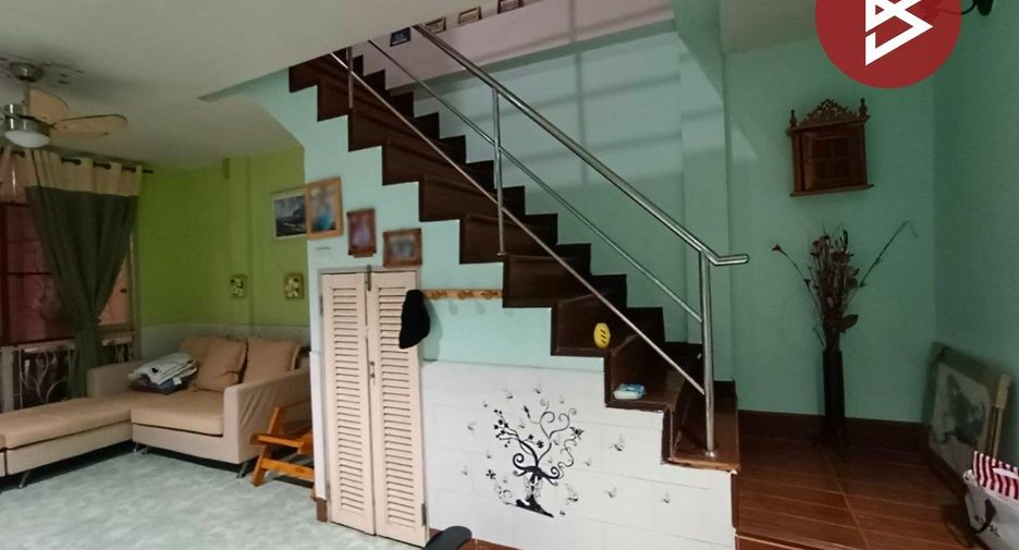 Casa adosada en venta de 2 habitaciones en Lam Luk Ka, Pathum Thani