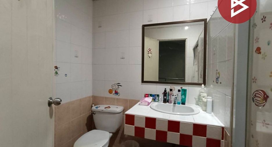 Casa adosada en venta de 2 habitaciones en Lam Luk Ka, Pathum Thani