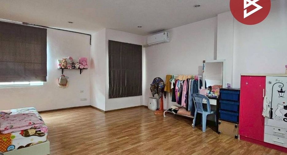 For rent 3 bedrooms townhouse in Mueang Samut Prakan, Samut Prakan