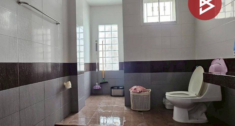 For rent 3 bedrooms townhouse in Mueang Samut Prakan, Samut Prakan