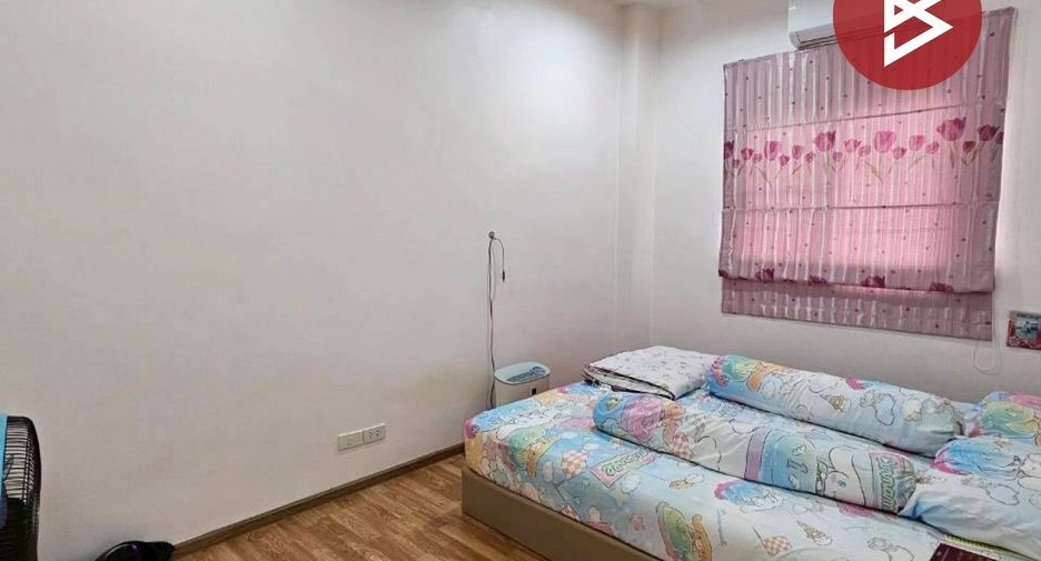 For rent 3 bedrooms townhouse in Mueang Samut Prakan, Samut Prakan