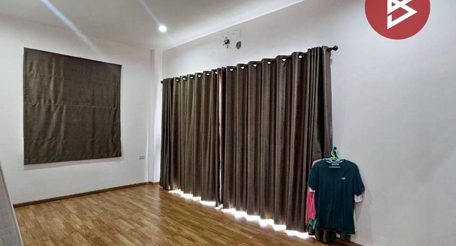 For rent 3 bedrooms townhouse in Mueang Samut Prakan, Samut Prakan