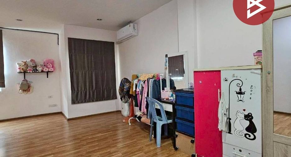 For rent 3 bedrooms townhouse in Mueang Samut Prakan, Samut Prakan