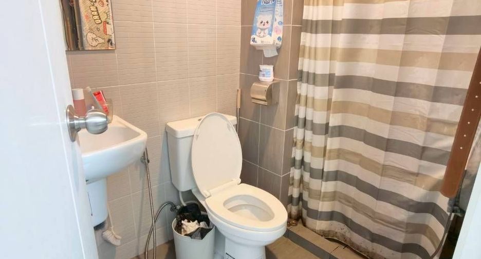 For sale 1 bed condo in Mueang Samut Prakan, Samut Prakan
