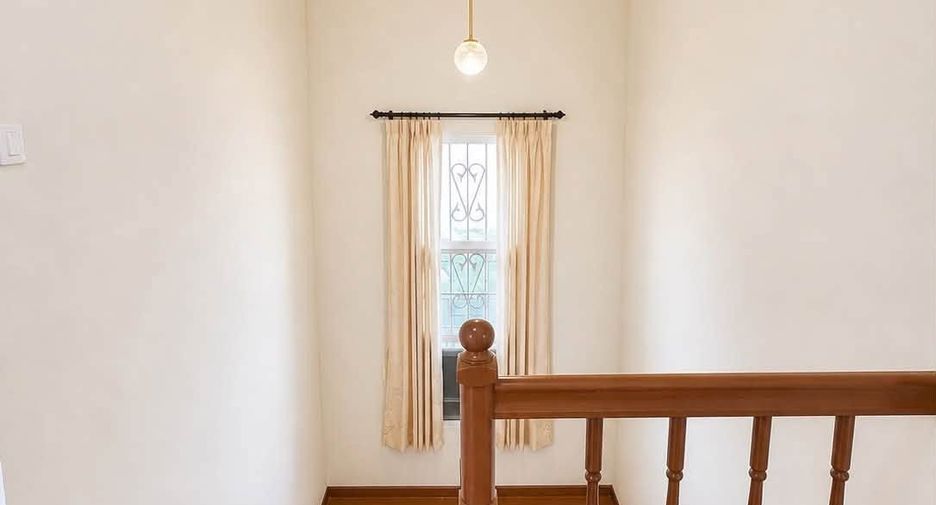 For sale 5 bedrooms house in San Kamphaeng, Chiang Mai