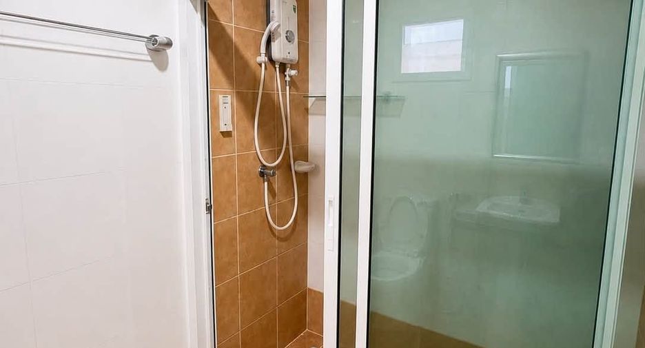 For sale 5 bedrooms house in San Kamphaeng, Chiang Mai