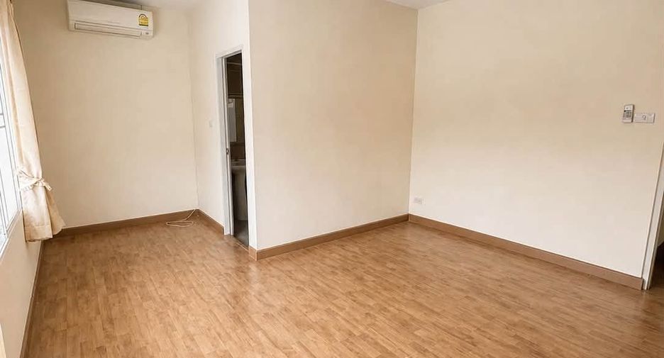 For sale 5 bedrooms house in San Kamphaeng, Chiang Mai