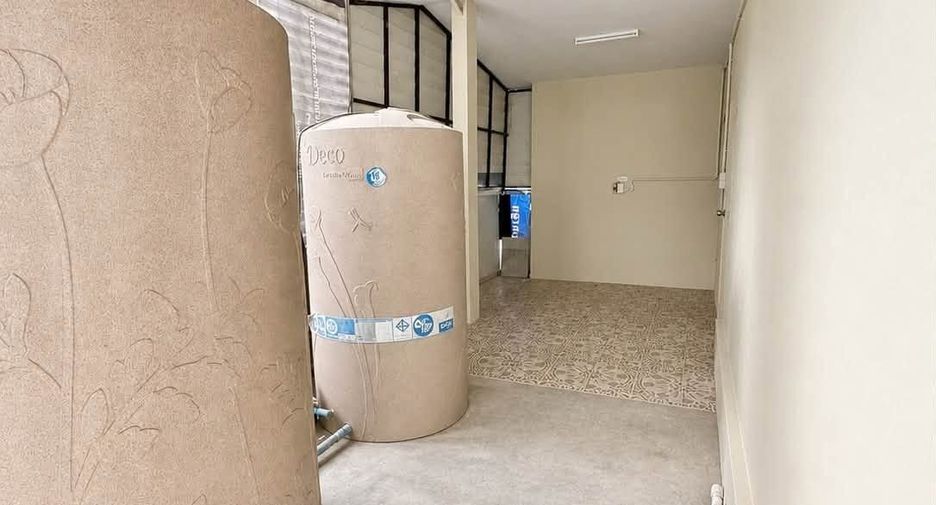 For sale 5 bedrooms house in San Kamphaeng, Chiang Mai