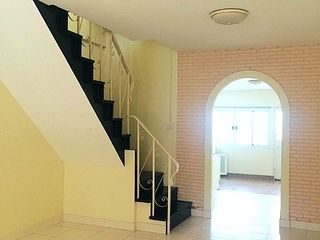 Reihenhaus zum Kauf mit 3 Zimmer in Saphan Sung, Bangkok