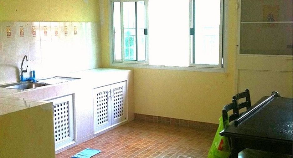 Reihenhaus zum Kauf mit 3 Zimmer in Saphan Sung, Bangkok