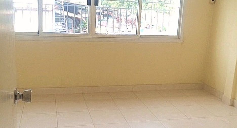 Reihenhaus zum Kauf mit 3 Zimmer in Saphan Sung, Bangkok