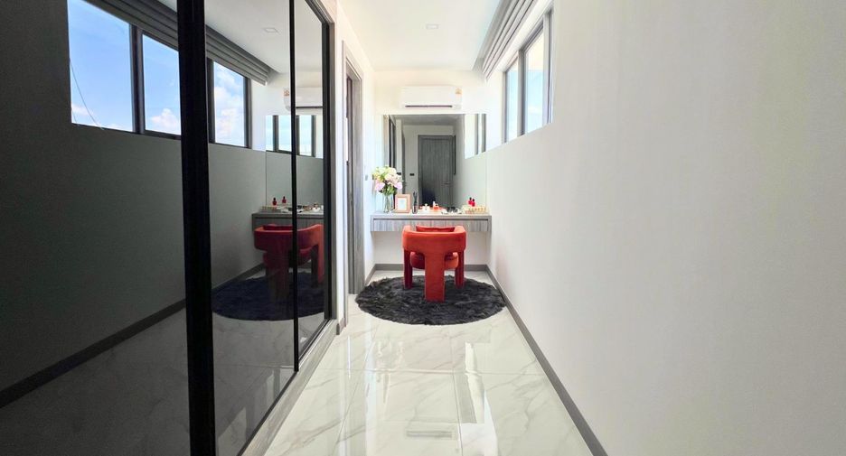 For sale 4 ベッドルーム villa in Bang Lamung, Chonburi