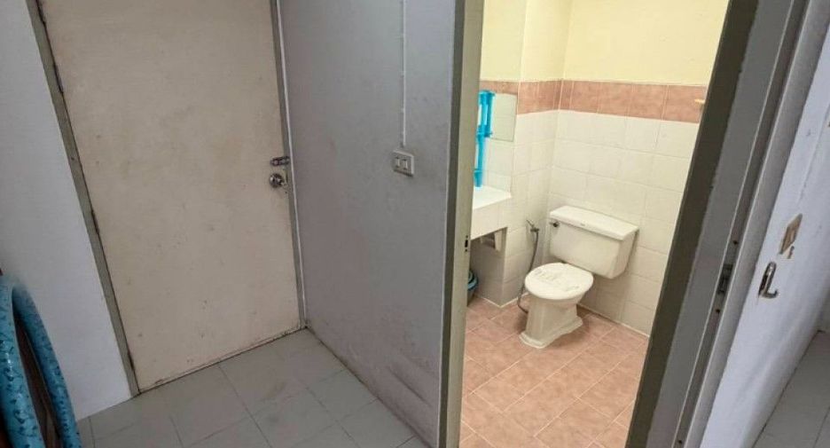 À vendre 2 chambres maison de ville à Mueang Rayong, Rayong