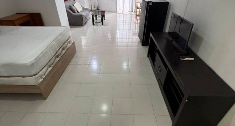 À vendre 2 chambres maison de ville à Mueang Rayong, Rayong