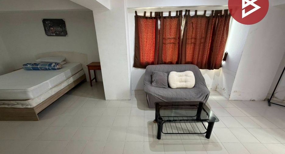À vendre 2 chambres maison de ville à Mueang Rayong, Rayong