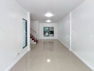 À vendre 3 chambres maison de ville à Bang Bua Thong, Nonthaburi