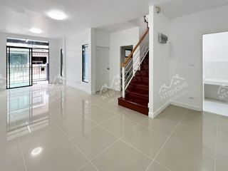 À vendre 3 chambres maison de ville à Bang Bua Thong, Nonthaburi