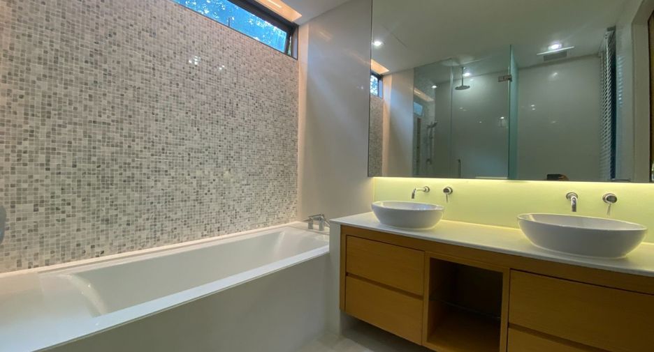 For rent 3 ベッドルーム condo in Khlong Toei, Bangkok