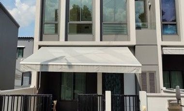 Casa adosada en venta de 3 habitaciones en Thung Khru, Bangkok