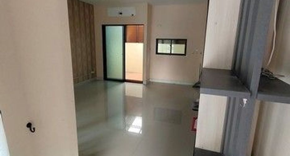 For sale 3 bedrooms townhouse in Thung Khru, Bangkok