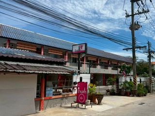 Apartamento en venta de 10 habitaciones en Si Racha, Chonburi
