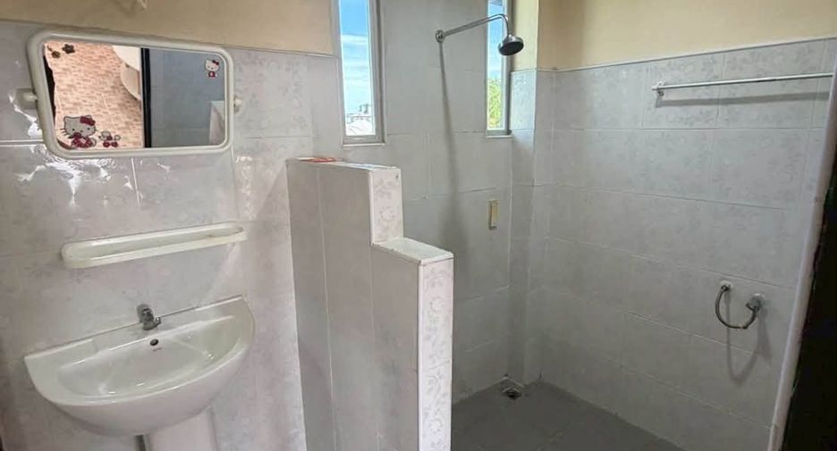 Apartamento en venta de 10 habitaciones en Si Racha, Chonburi