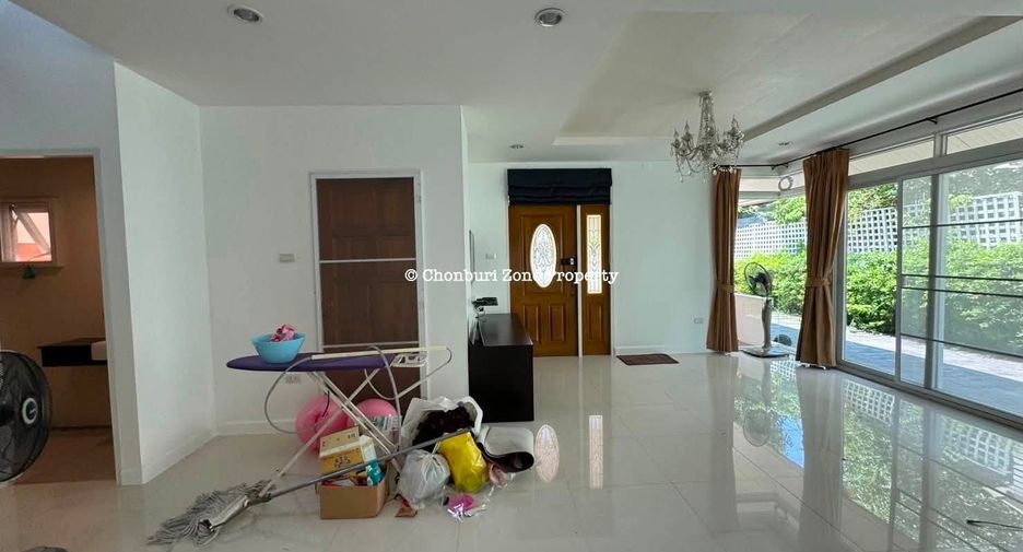 À louer 3 chambres maison à Si Racha, Chonburi