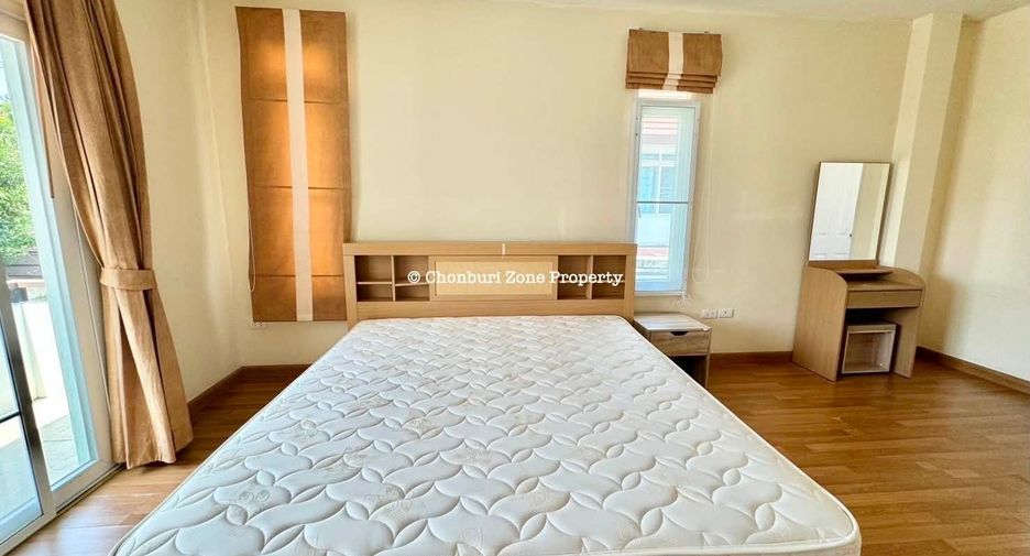 À louer 3 chambres maison à Si Racha, Chonburi