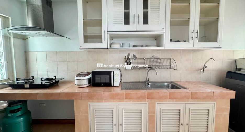 À louer 3 chambres maison à Si Racha, Chonburi