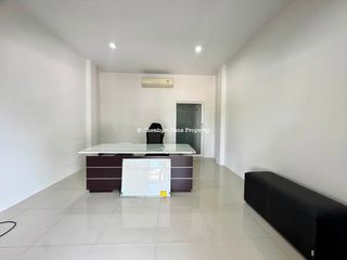 À vendre 4 chambres local commercial à Si Racha, Chonburi