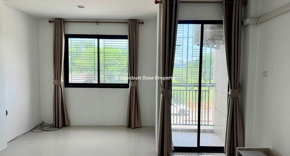 À vendre 4 chambres local commercial à Si Racha, Chonburi